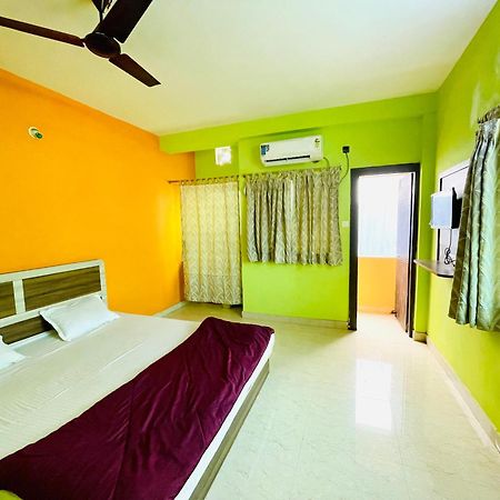 Hotel Falcon House ! Puri - Shriyash Group Esterno foto